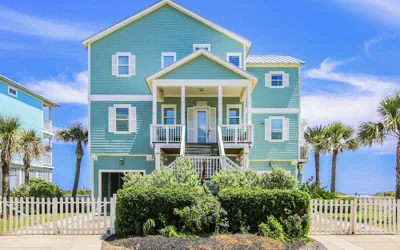 Photo 2 - Kathie's Beachfront Kottage by Ryson Vacation Rentals