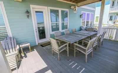 Photo 5 - Kathie's Beachfront Kottage by Ryson Vacation Rentals