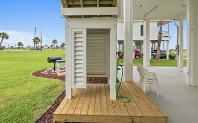 Photo 2 - Salty Blue Mermaid by Ryson Vacation Rentals