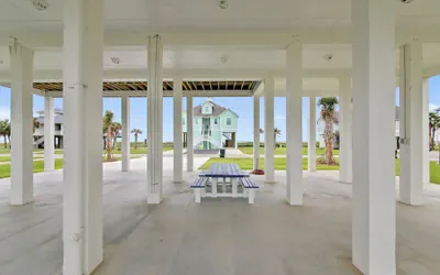 Photo 5 - Salty Blue Mermaid by Ryson Vacation Rentals