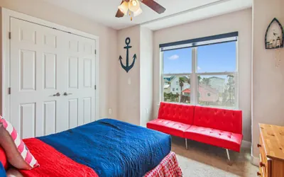 Photo 3 - Sunny Beach Sandcastle Cottage by Ryson Vacation Rentals