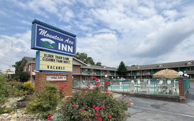 Photo 2 - Mountain Aire Inn Sevierville/Pigeon Forge