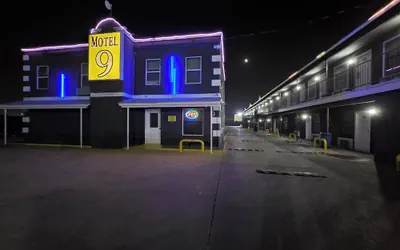 Photo 2 - Motel 9
