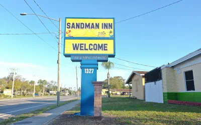 Photo 2 - Sandman Inn Motel