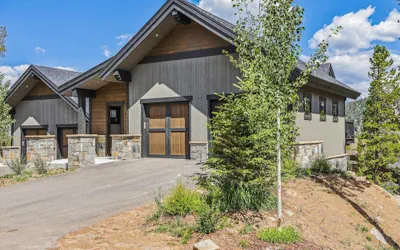 Photo 2 - Wolverine Lookout 3 Bedroom Townhouse by RedAwning
