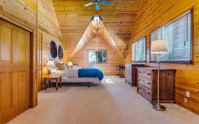 Photo 5 - Custom Built Cabin w/ Hot Tub SHR #33 by Bear Valley Vacation Rentals