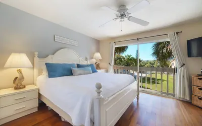 Photo 3 - Bay Breezes At Hideaway Bay! Waterfront, Free Kayaks, Golf Cart 2 Bedroom Condo by Redawning