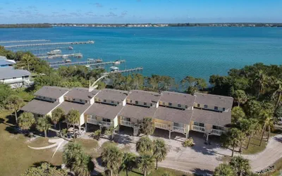 Photo 2 - Bay Breezes At Hideaway Bay! Waterfront, Free Kayaks, Golf Cart 2 Bedroom Condo by Redawning