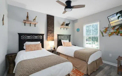 Photo 4 - Newly Upgraded Modern 4br/3br Private Pool Th 4 Bedroom Townhouse by RedAwning