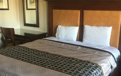 Photo 4 - Great Western Inn & Suites