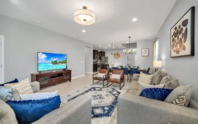 Photo 3 - Beautiful Contemporary Decor With Themed Rooms, Game Room and Theater