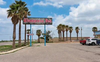 Champions Inn Del Rio Near Lake