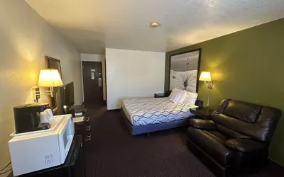 Photo 3 - Simple Rewards Inn