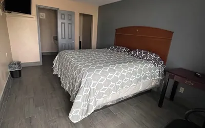 Photo 5 - Economy inn