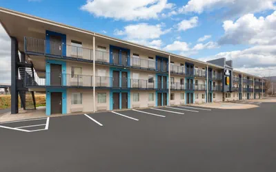Photo 2 - Super 8 By Wyndham Charleston WV