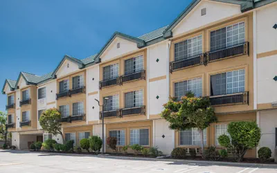 Photo 2 - Glendale Hotel