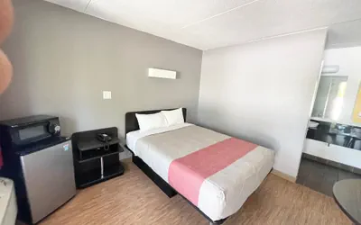 Photo 4 - Suite Stay Evansville