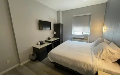 Photo 3 - King Hotel Brooklyn Sunset Park