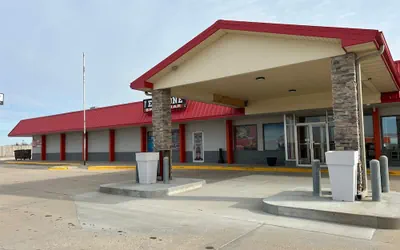 Photo 2 - Travelerslodge Motel