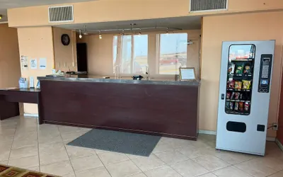 Photo 4 - Travelerslodge Motel