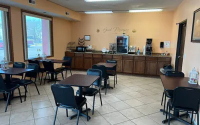 Photo 3 - Travelerslodge Motel
