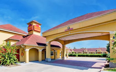 Photo 2 - Capital O Deluxe Inn Channelview Houston I-10
