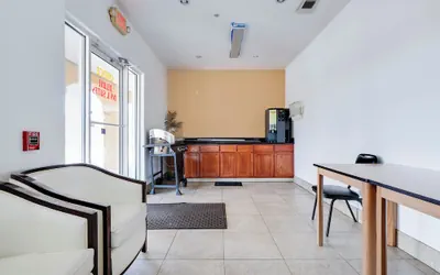 Photo 5 - Capital O Deluxe Inn Channelview Houston I-10