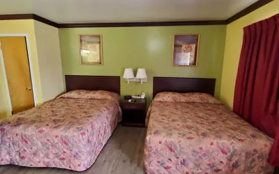 Photo 4 - Vanguard Motel