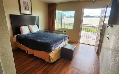 Photo 4 - HomeTown Inn and Suites