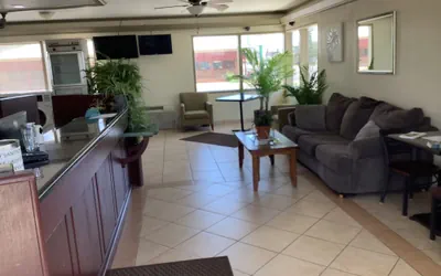 Photo 4 - Silver Spur Vintage Inn & Suites