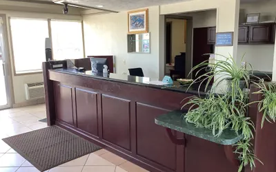 Photo 3 - Silver Spur Vintage Inn & Suites