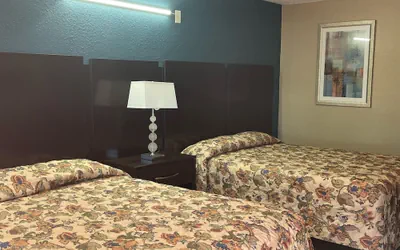 Photo 4 - Royal Inn