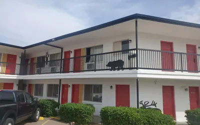 Photo 2 - Almara Inn