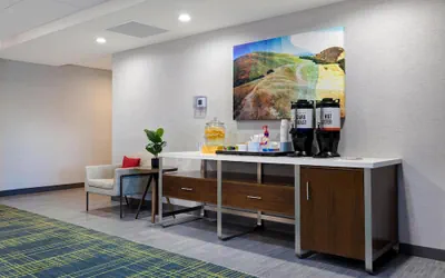 Photo 4 - Hampton Inn & Suites Marina