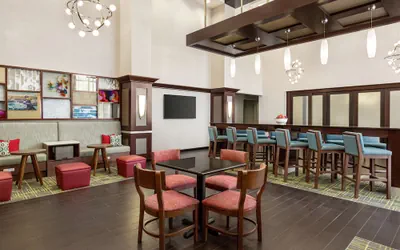 Photo 4 - Hampton Inn & Suites York South