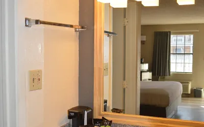 Photo 5 - Lake View Inn