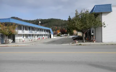 Photo 2 - Trail Motel
