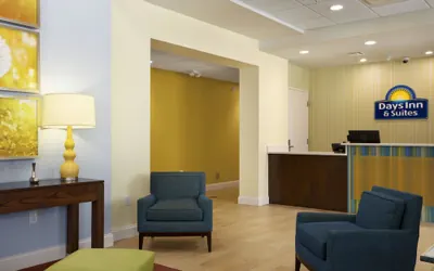 Photo 3 - Days Inn & Suites by Wyndham Caldwell