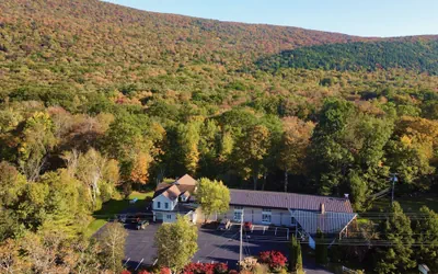 Photo 2 - Toll Road Inn