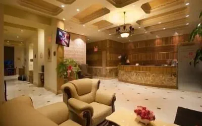 Photo 3 - Ramada by Wyndham Flushing Queens