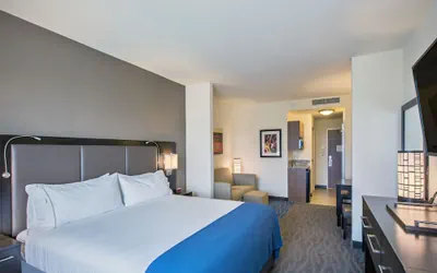 Photo 2 - Holiday Inn Express Hotel & Suites Kailua-Kona by IHG
