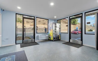 Photo 4 - Travelodge by Wyndham Fairplex Pomona