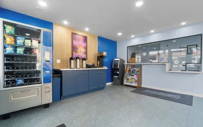 Photo 3 - Travelodge by Wyndham Fairplex Pomona