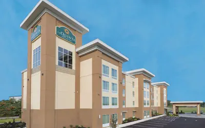 Photo 2 - La Quinta Inn & Suites by Wyndham Paducah