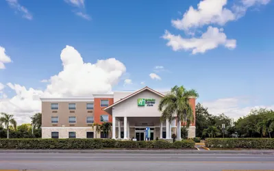 Holiday Inn Express & Suites Lantana by IHG