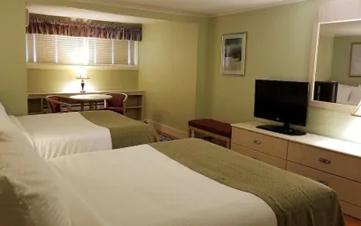 Photo 4 - Top Notch Inn