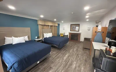 Photo 2 - Town and Country Inn