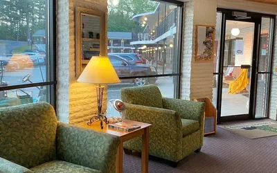 Photo 5 - Amber's Inn & Suites