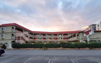 Photo 2 - Colony Inn