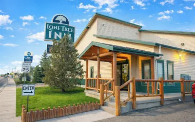 Photo 2 - Lone Tree Inn